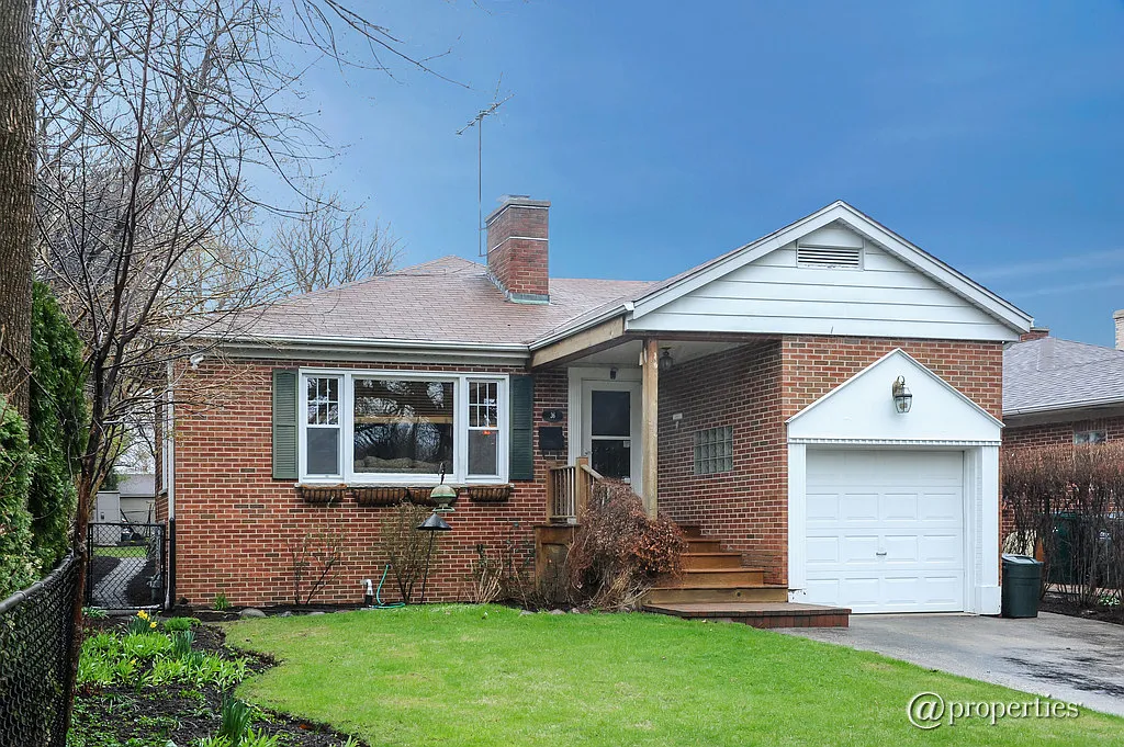 36 Burtis Ave photo 1