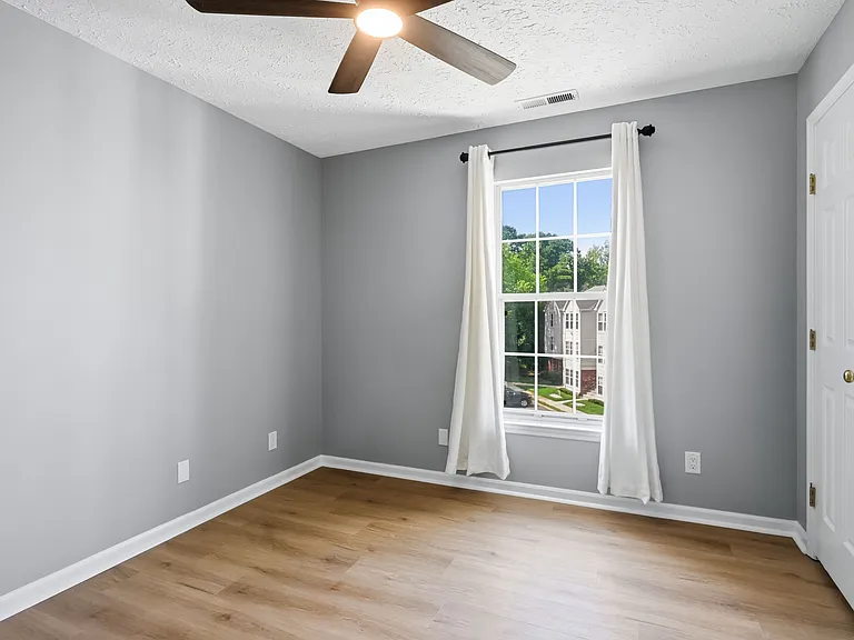 72 Eldon Way — Photo 23