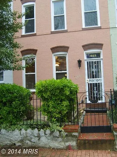 223 14th St NE photo 1