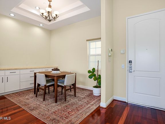 5th image of 10740 Moorpark St APT 304