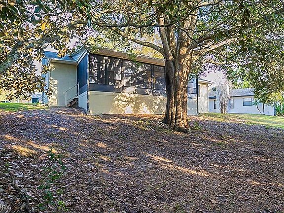 5th image of 94 Hillside Dr