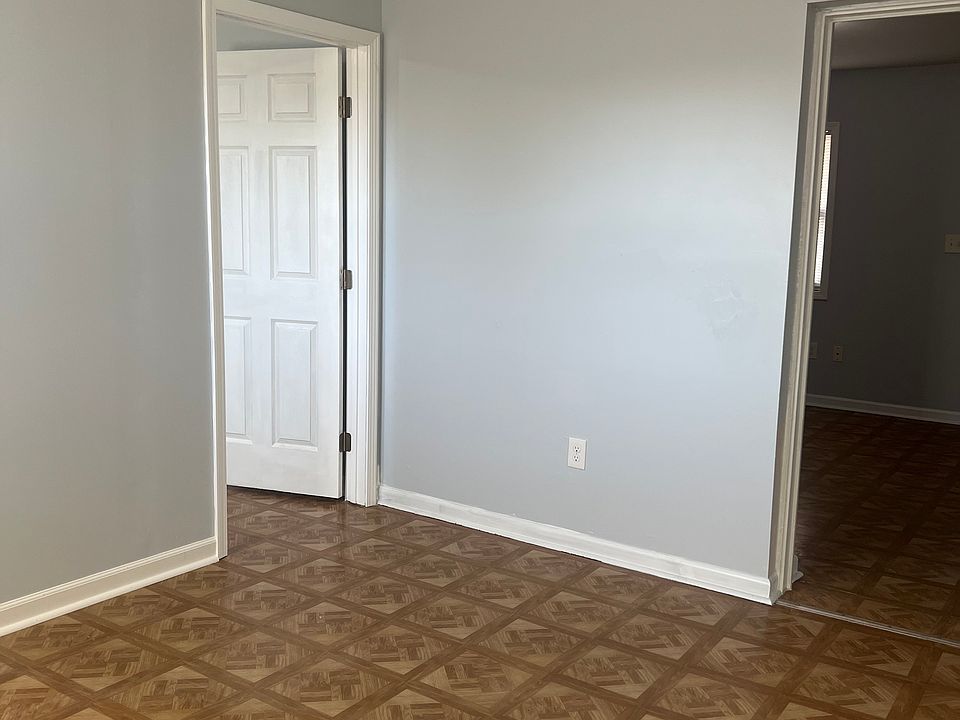 1st image of 305 W Oak St #A