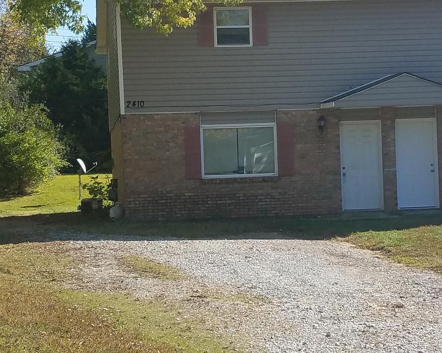 2nd image of 2410 E Willowbrook Rd
