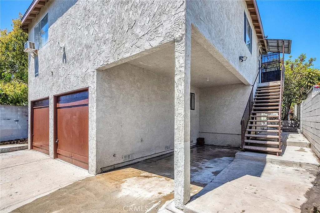 2 bed, 957 sqft, $2,699 — Photo 1