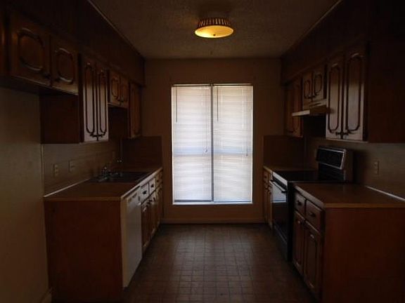 5th image of 717 Hawn Cir