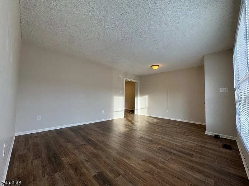1 bed, 1.0 bath, $1,800 — Photo 4