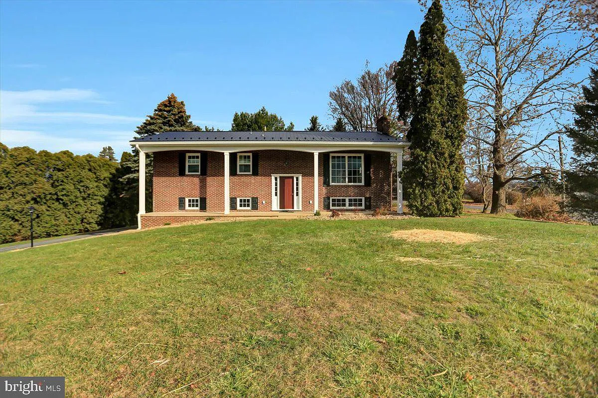 1369 Hillendale Rd photo 1