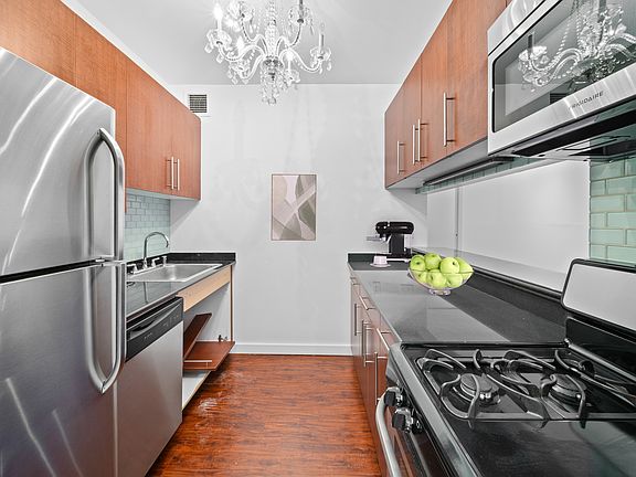 3rd image of 100 John St APT 1401