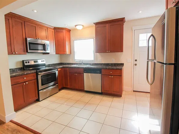 105 1st St, Luray, VA 22835