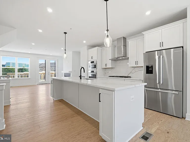 10235 Dalmatian St — Photo 7