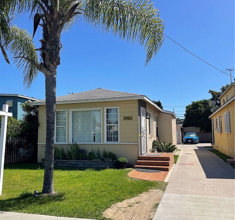 1st image of 2962 Los Flores Blvd