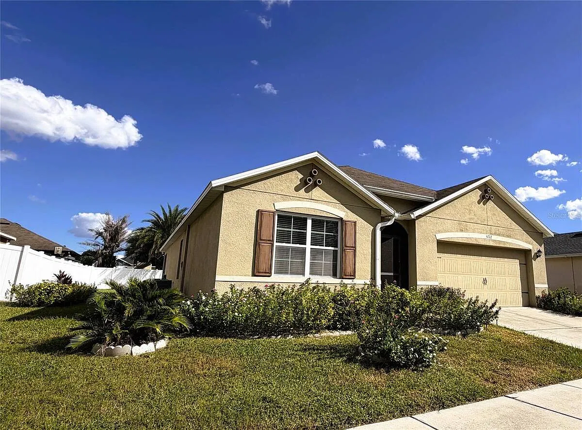 4 bed, 2.0 bath, 1851 sqft, $2,295 — Photo 2