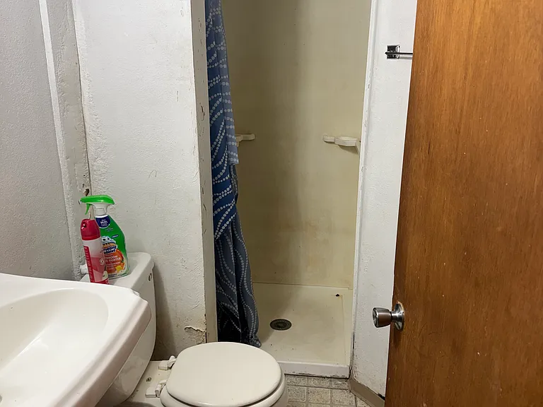 219 Lexington Pkwy N — Photo 16