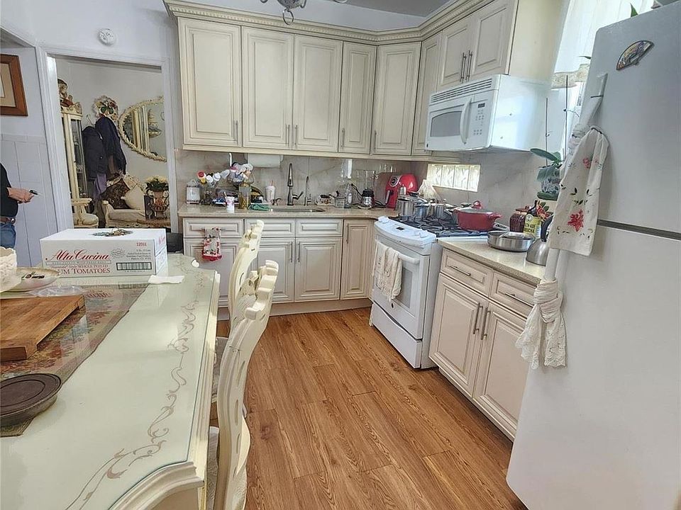 1st image of 9762 Corona Avenue
