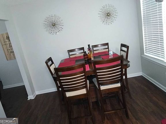 5th image of 132 Royal Ct