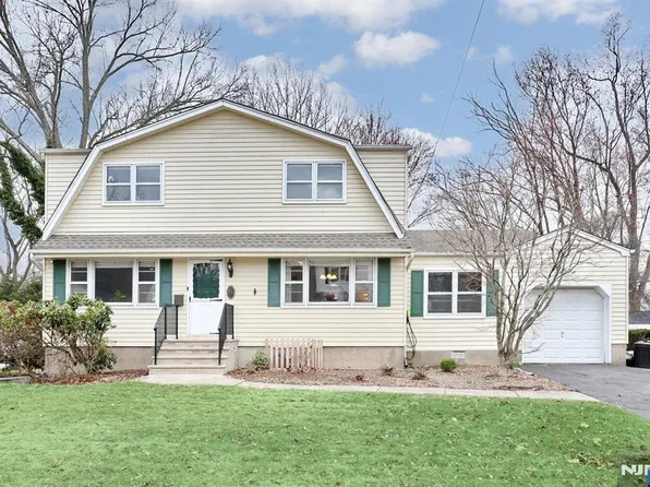 26 Wareham Rd, Dumont, NJ 07628