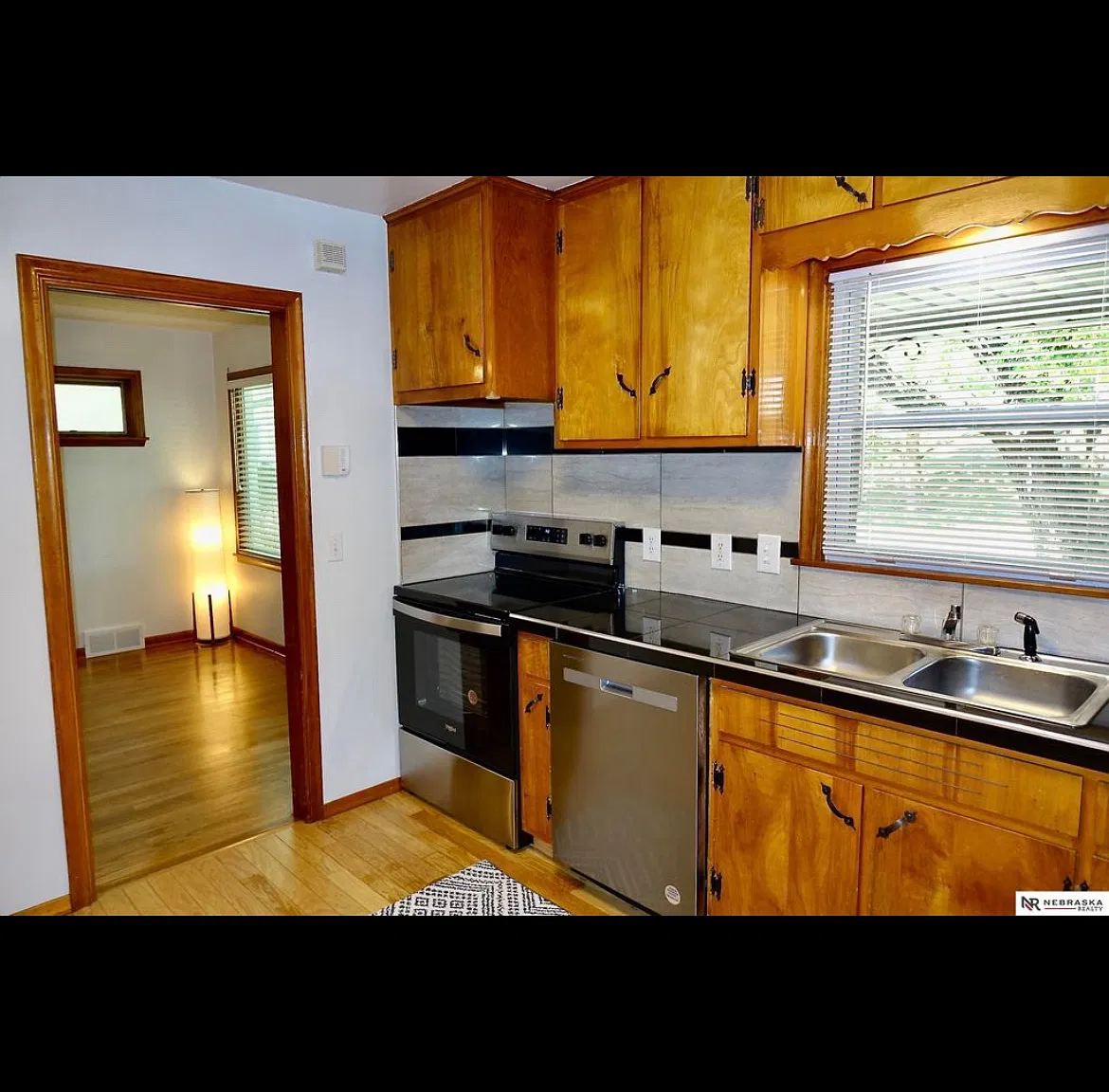 2 bed, 1.5 bath, 1237 sqft, $1,600 — Photo 2