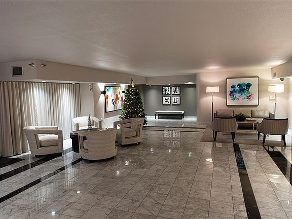 2nd image of 1025 S Shepherd Dr Unit 108
