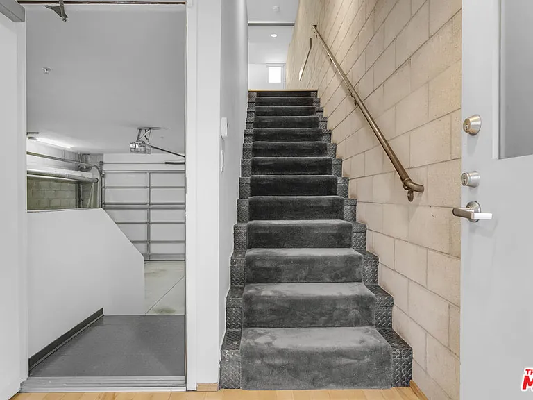 717 N Highland Ave #16 — Photo 4