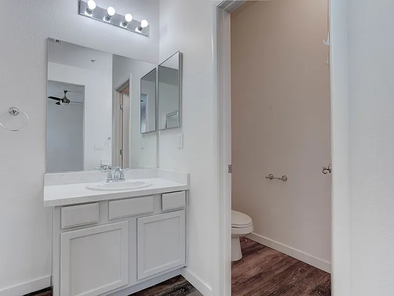2049 Rockburne St — Photo 32