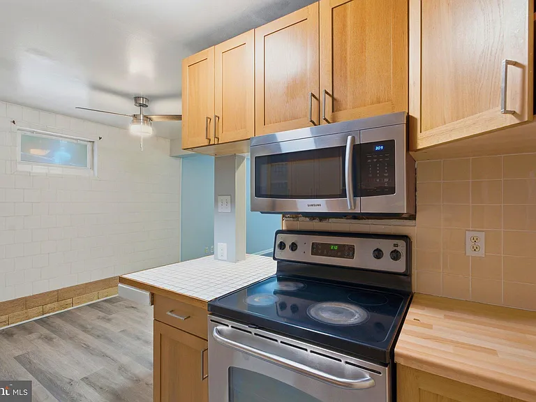 4915 Powell Rd — Photo 24