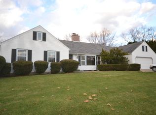 704 Hillcrest Dr, Dundee, IL 60118