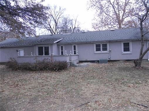 2nd image of 9 W Country Ln