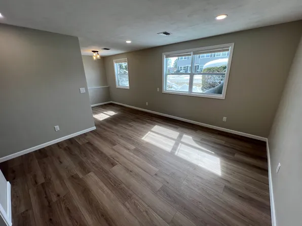 795 Dilenbeck Dr APT 4, Geneseo, IL 61254