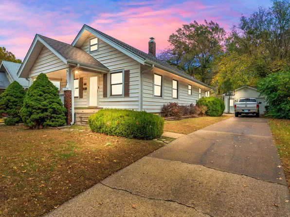 1114 SW Randolph Ave, Topeka, KS 66604