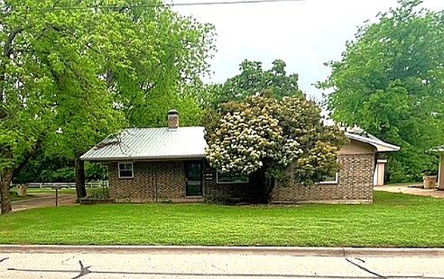 3rd image of 501 W College St