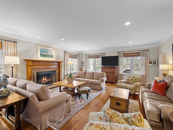 3rd image of 1190 W Old Mill Rd