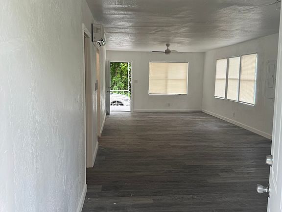 5th image of 2733 Simpson St