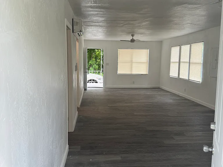 2733 Simpson St — Photo 5