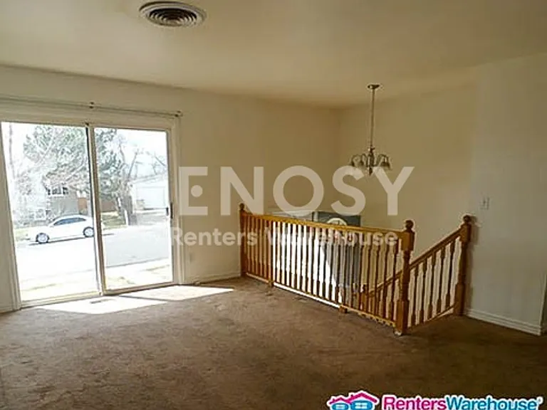 327 Leona Dr — Photo 6