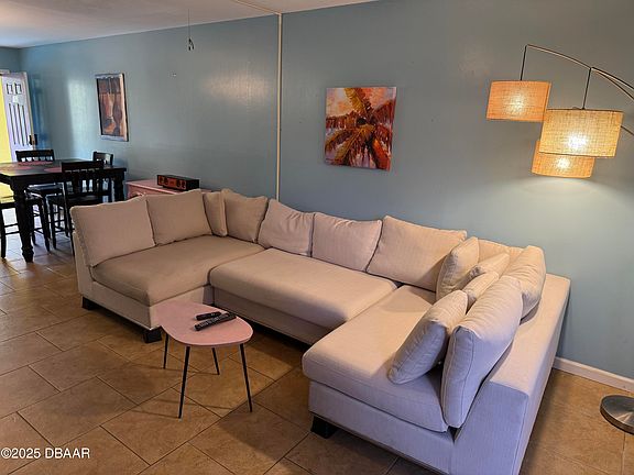 3rd image of 216 Glenview Blvd APT 102