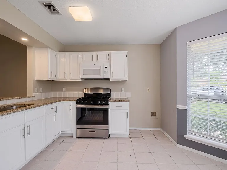 8900 Pocono Cv — Photo 6