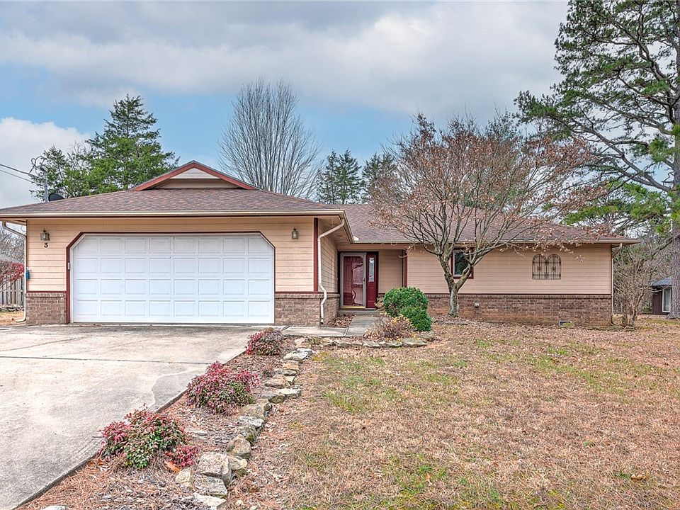 1st image of 3 Westbury Dr