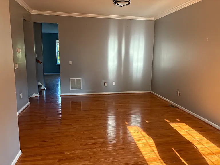 114 Oxford Falls Ct — Photo 2