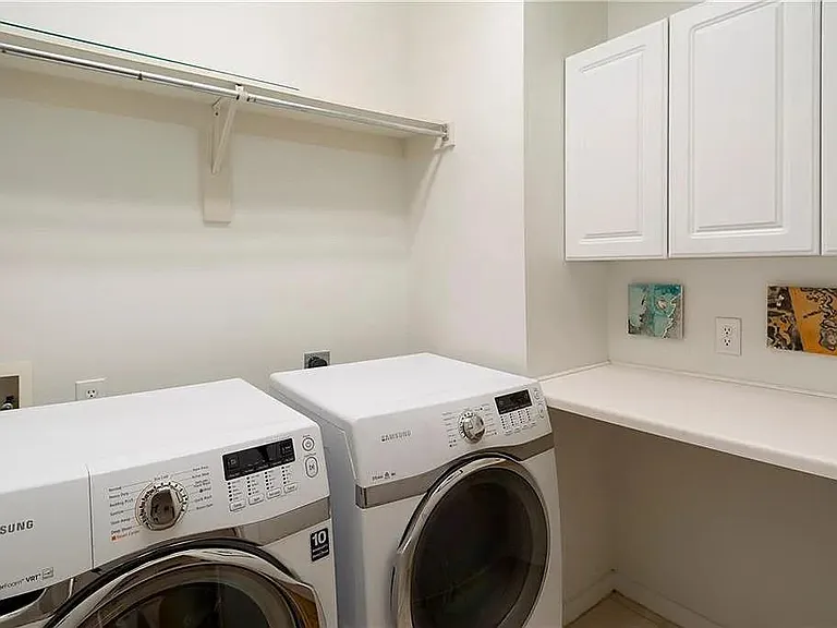 4318 Gilbert Ave — Photo 25