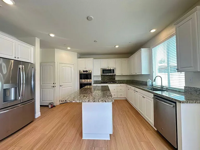 12050 Meander Way — Photo 4