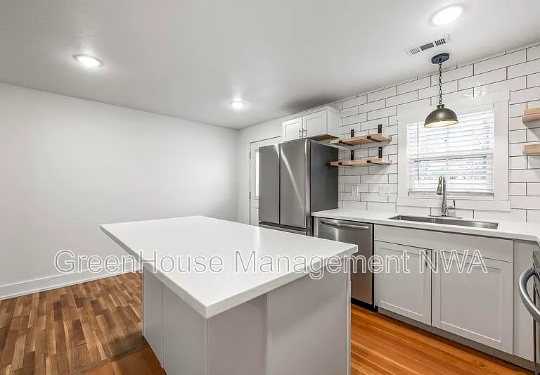 1111 N 10th St — Photo 8