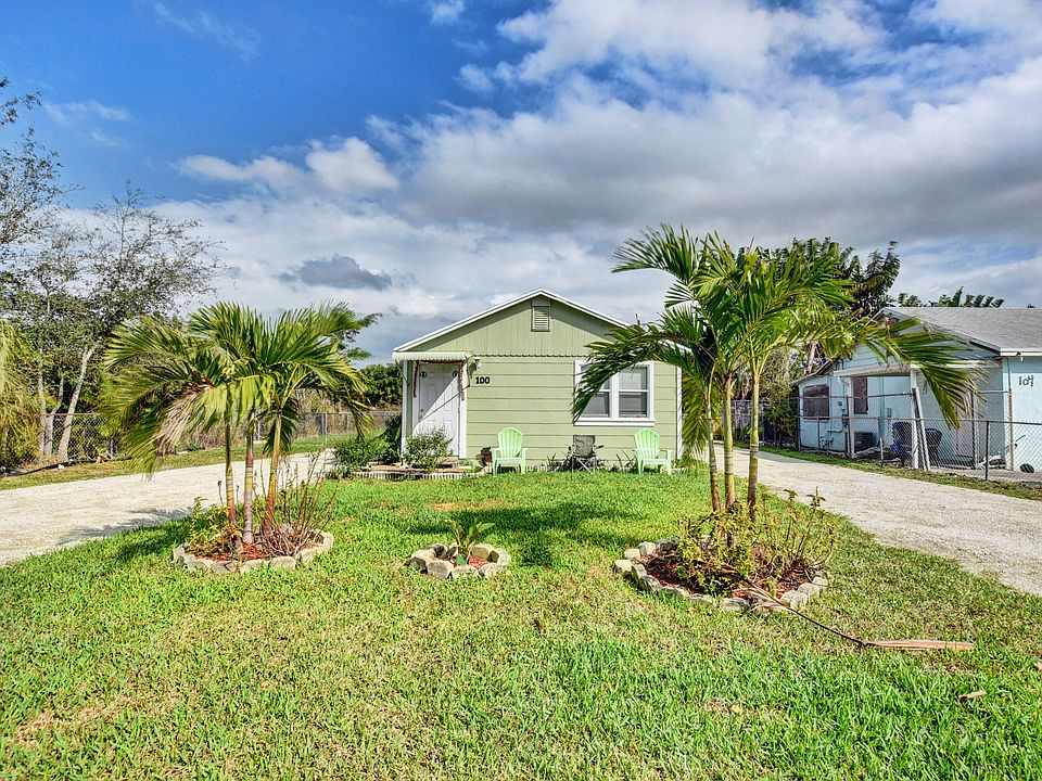 Home For Sale In GREENACRES 1