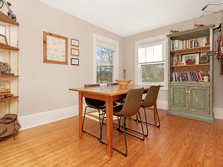 63 Lingerlong Ln — Photo 2