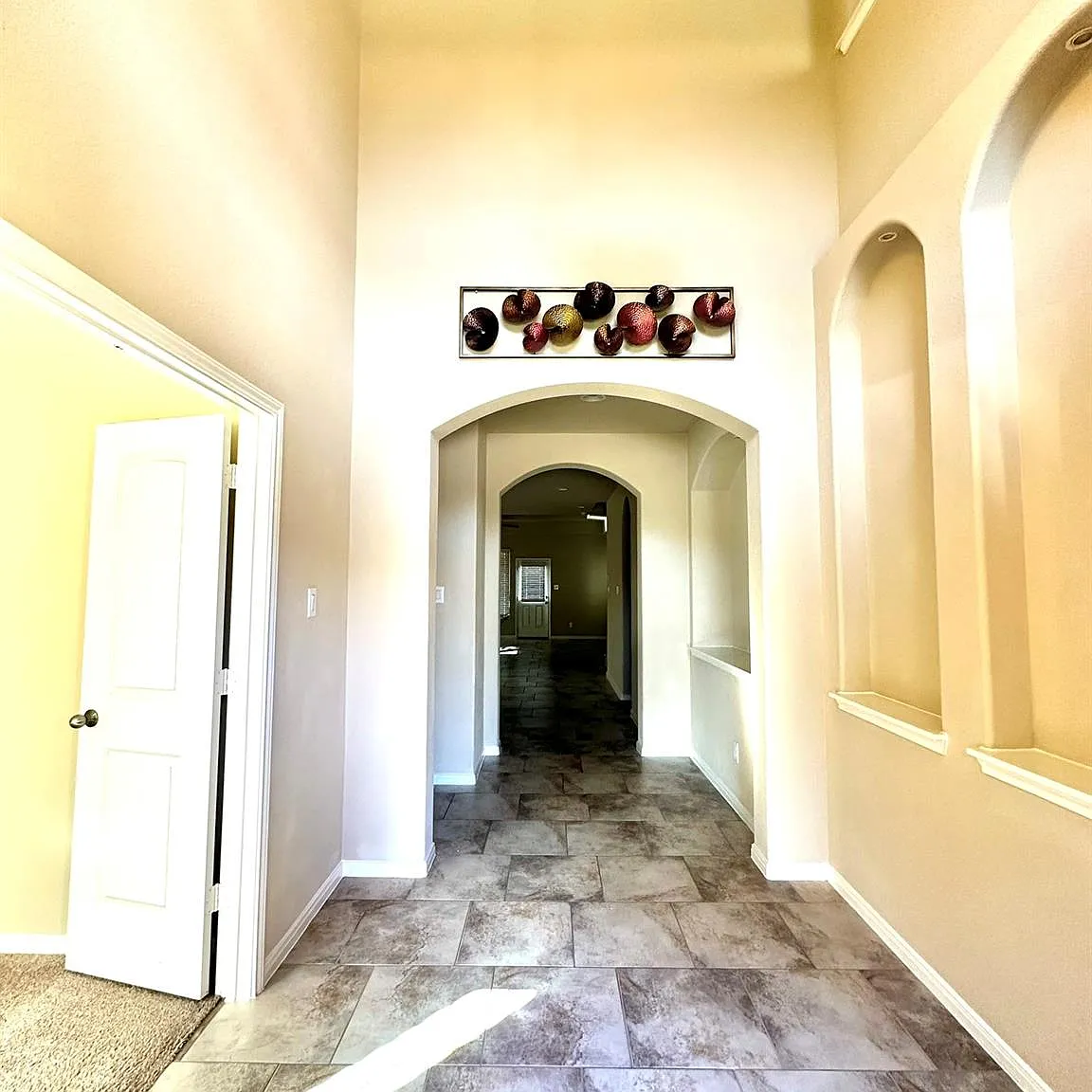 4 bed, 3.5 bath, 2778 sqft, $2,800 — Photo 2