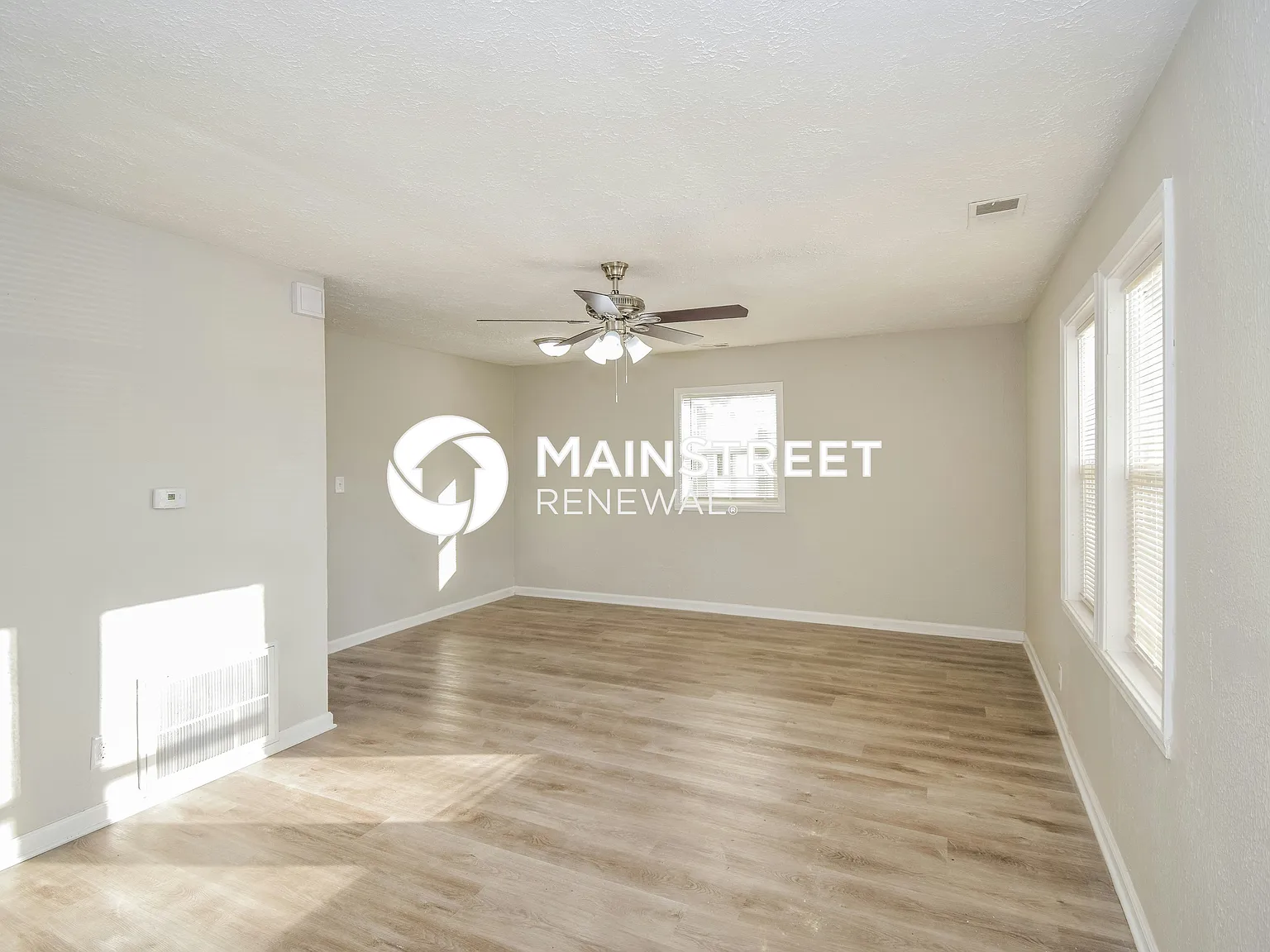 2343 Magnolia Pl — Photo 2
