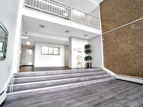 Grosvenor Square Apartments