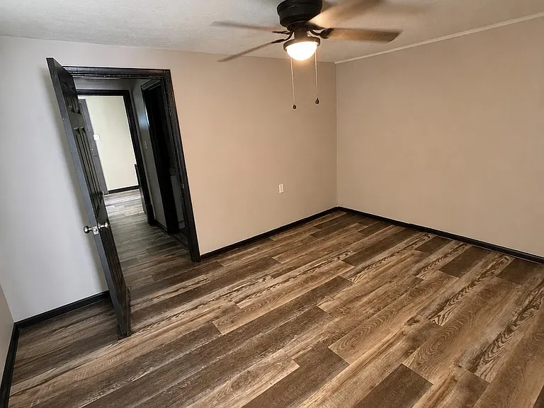 246 Warnock St — Photo 10