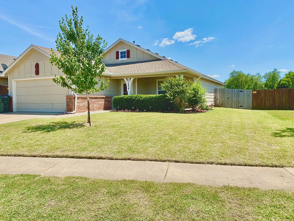 Large Fenced Yard