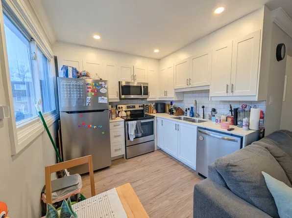 81 Empire St #10, Welland, ON L3B 2L3