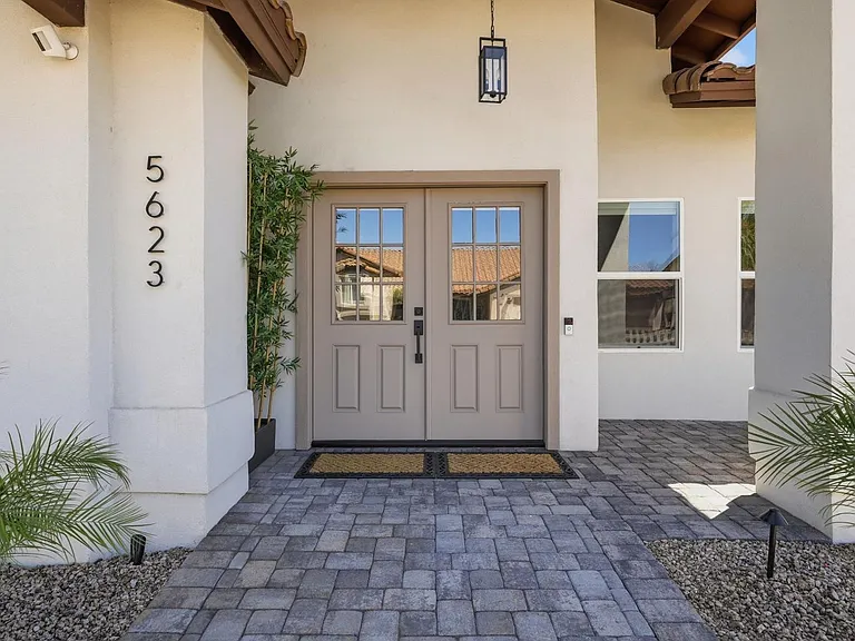 5623 E Claire Dr — Photo 8